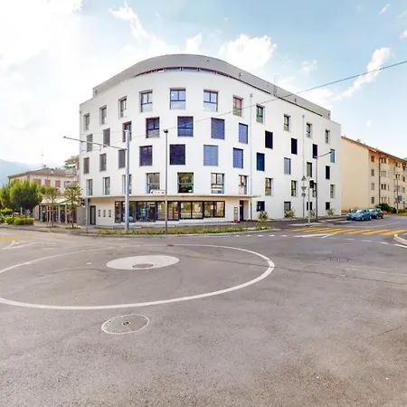 Furnished Studio #306 - Swiss Apartmán